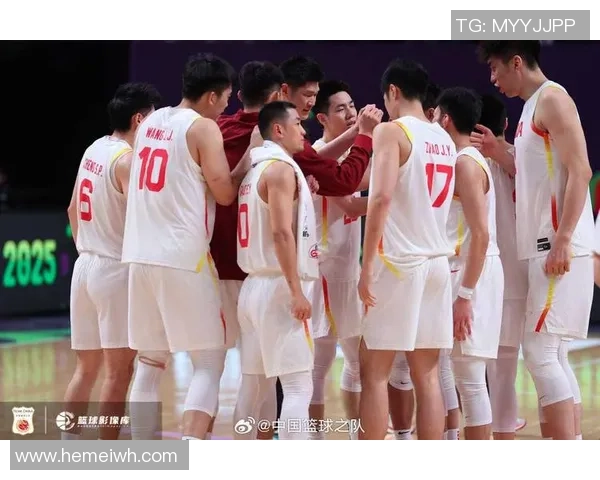 中国男篮蓝队迎战加拿大队全力争胜展现团队实力与拼搏精神